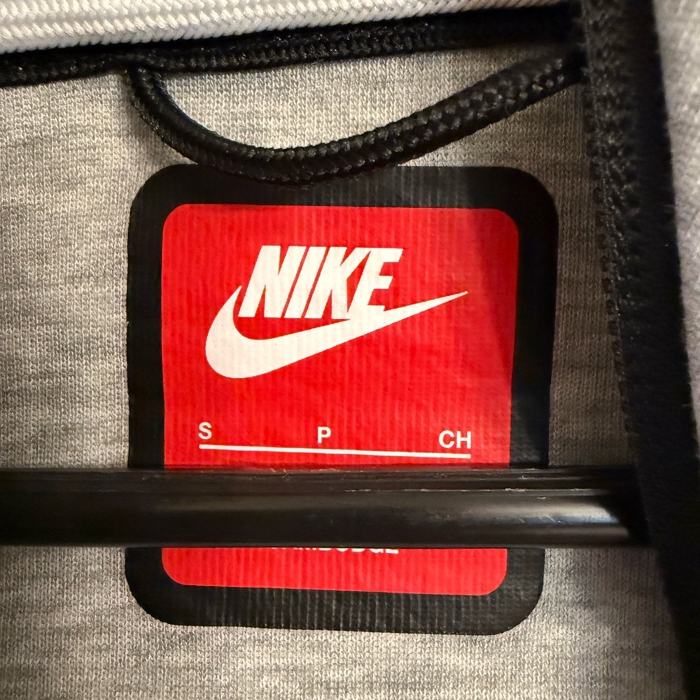 Nike Men's Gray Heather Zip-Up Jacket with Black Trim - Picture 2 of 2